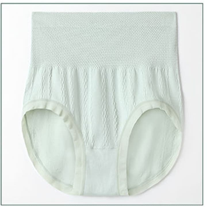 やさしくフィットするサニタリーショーツ
